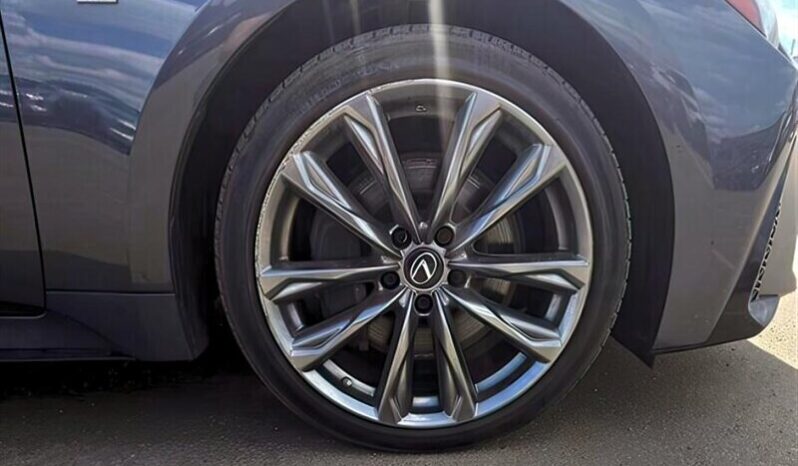 
								2021 Lexus IS 300 AWD full									