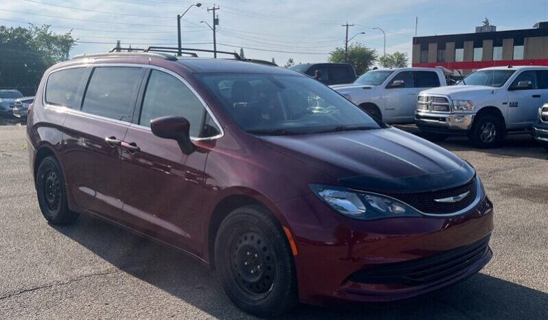 
								2017 Chrysler Pacifica LX 7 Seater full									