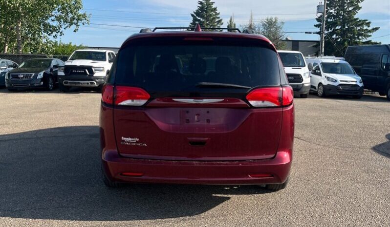 
								2017 Chrysler Pacifica LX 7 Seater full									