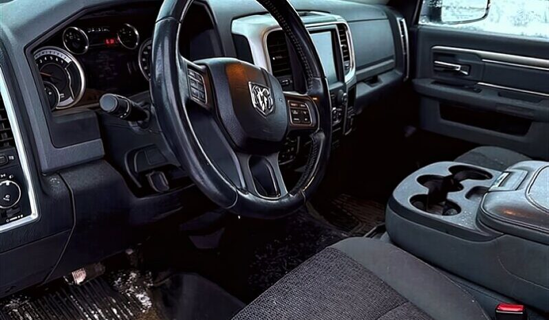 
								2017 RAM 1500 SLT 4X4 full									