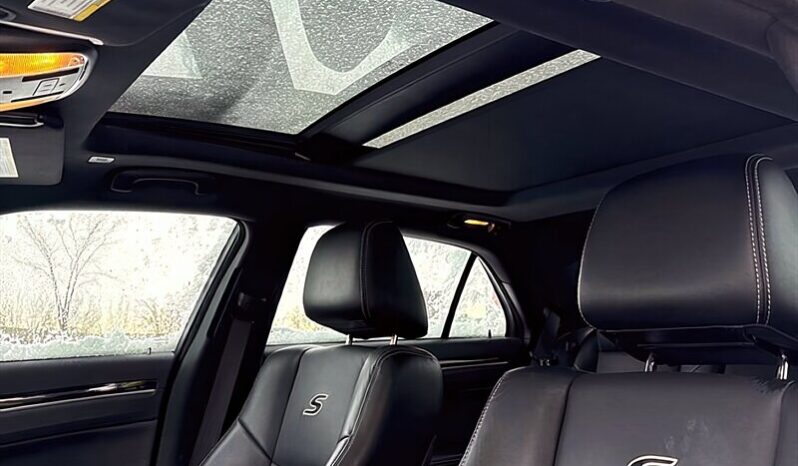 
								2022 Chrysler 300 Series S V6 full									