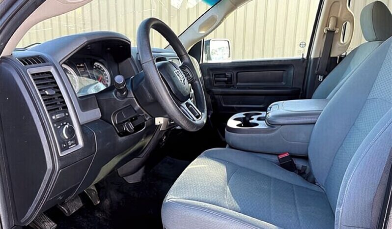 
								2017 RAM 1500 ST 4X4 full									