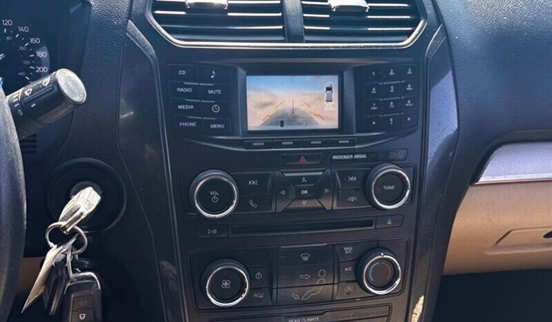 
								2017 Ford Explorer AWD 7 Passenger full									