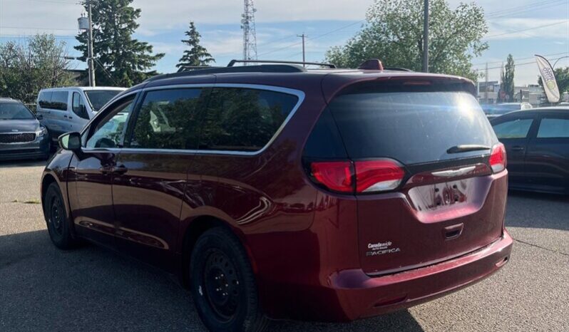 
								2017 Chrysler Pacifica LX 7 Seater full									
