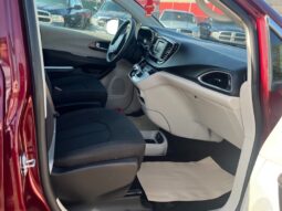 
										2017 Chrysler Pacifica LX 7 Seater full									
