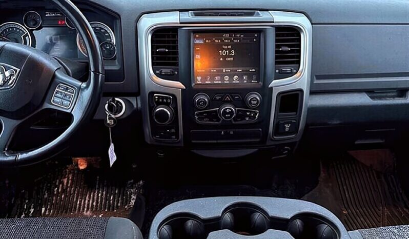 
								2017 RAM 1500 SLT 4X4 full									