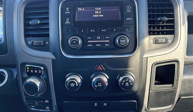 
								2017 RAM 1500 ST 4X4 full									