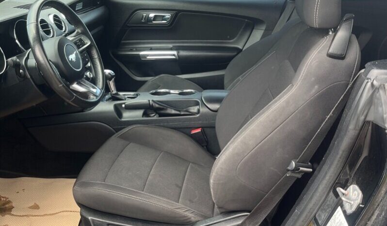 
								2016 Ford Mustang V6 Covertible full									
