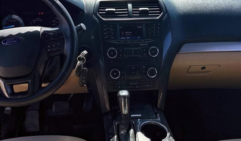 
								2017 Ford Explorer AWD 7 Passenger full									