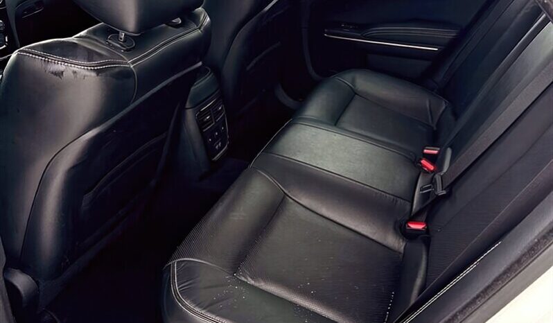 
								2022 Chrysler 300 Series S V6 full									
