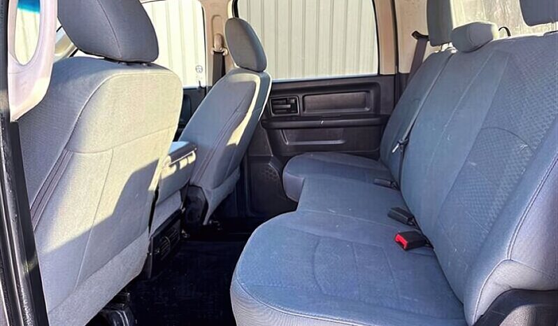 
								2017 RAM 1500 ST 4X4 full									
