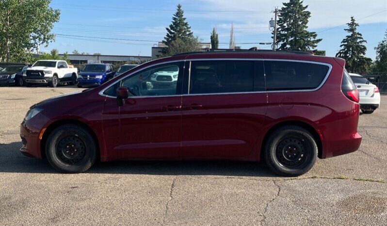 
								2017 Chrysler Pacifica LX 7 Seater full									