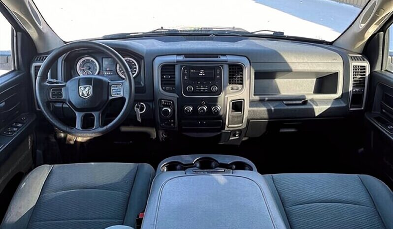 
								2017 RAM 1500 ST 4X4 full									