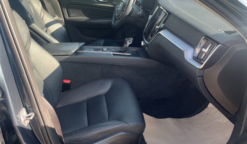 
								2020 Volvo S60 T6 Momentum AWD full									