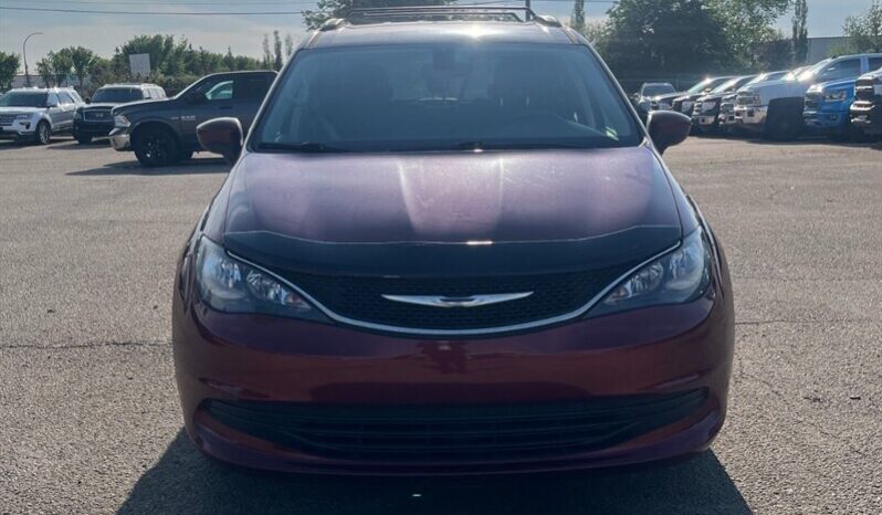 
								2017 Chrysler Pacifica LX 7 Seater full									