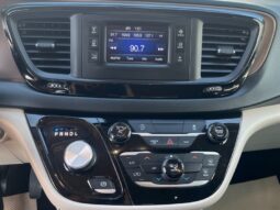 
										2017 Chrysler Pacifica LX 7 Seater full									