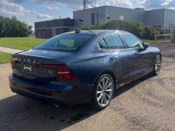 
										2020 Volvo S60 T6 Momentum AWD full									