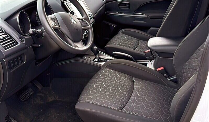
								2024 Mitsubishi RVR ES full									