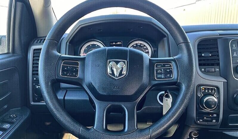 
								2017 RAM 1500 ST 4X4 full									
