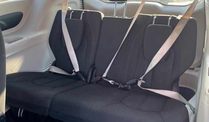 
								2017 Chrysler Pacifica LX 7 Seater full									