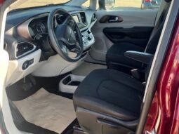 
										2017 Chrysler Pacifica LX 7 Seater full									