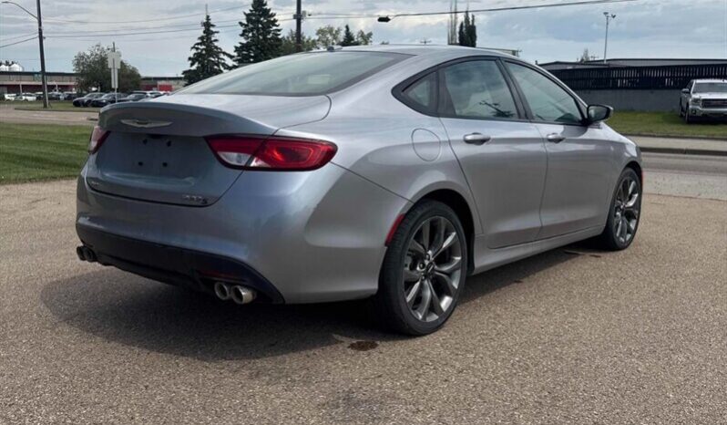 
								2016 Chrysler 200 S AWD full									