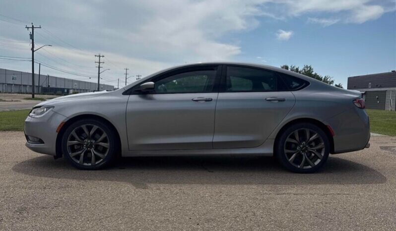 
								2016 Chrysler 200 S AWD full									