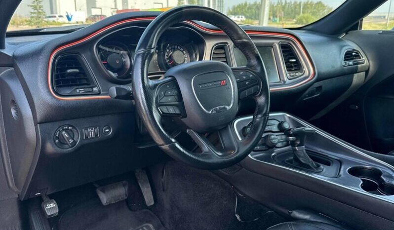 
								2017 Dodge Challenger SXT Plus full									