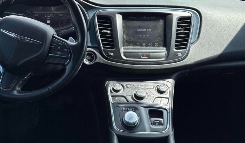 
								2016 Chrysler 200 S AWD full									