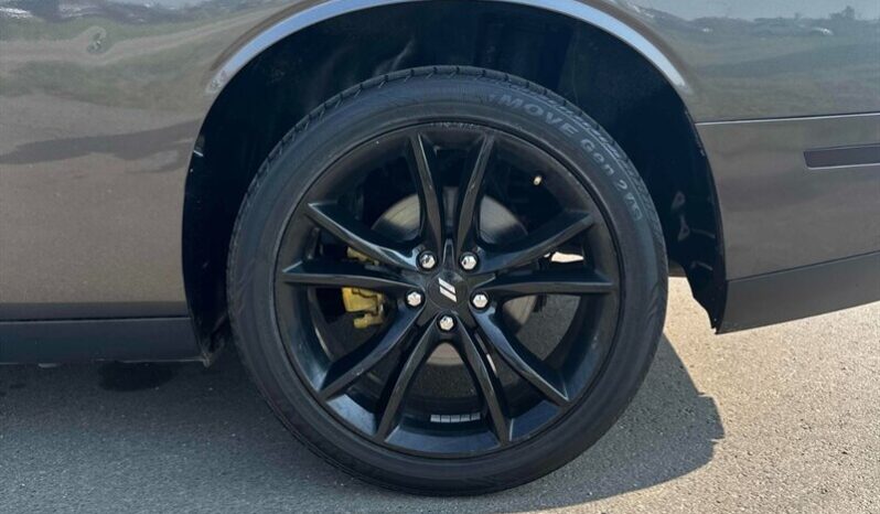 
								2017 Dodge Challenger SXT Plus full									