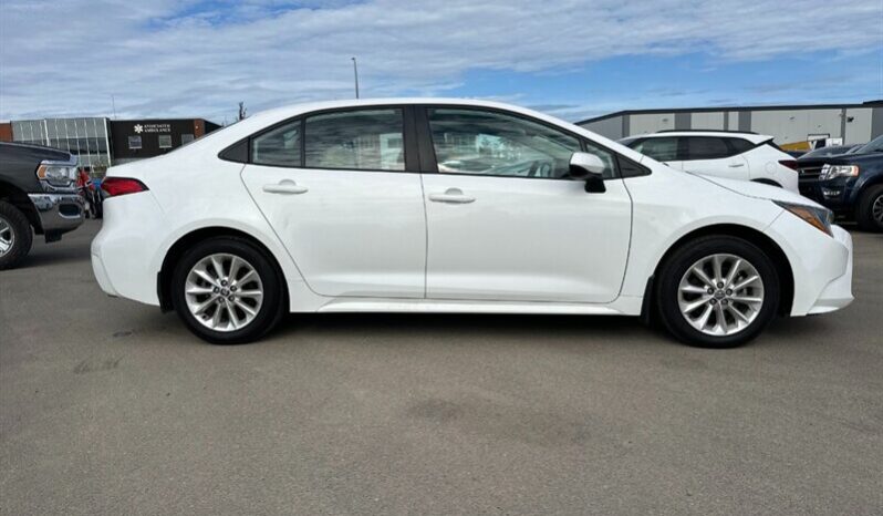 
								2022 Toyota Corolla LE full									