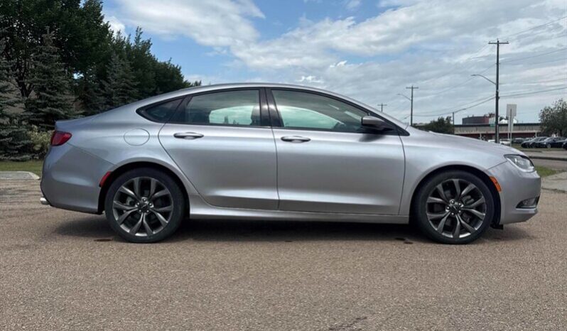 
								2016 Chrysler 200 S AWD full									