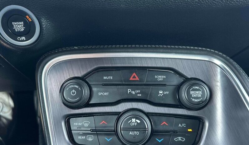 
								2017 Dodge Challenger SXT Plus full									