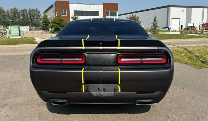 
								2017 Dodge Challenger SXT Plus full									
