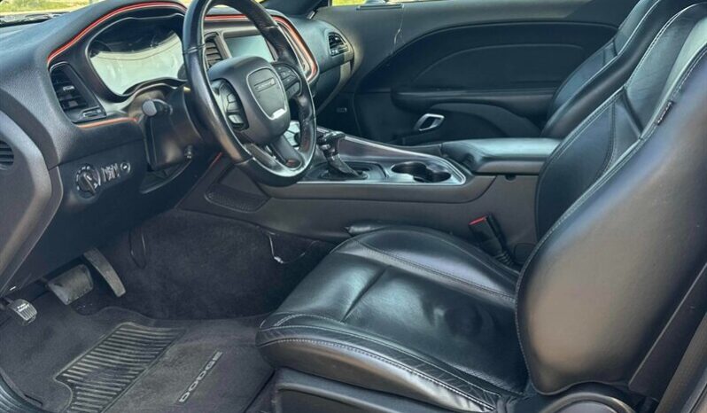 
								2017 Dodge Challenger SXT Plus full									