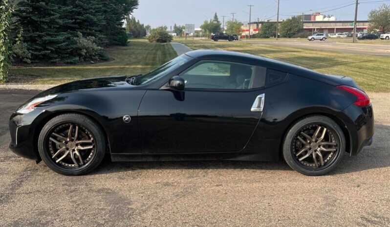 
								2017 Nissan 370Z  6 Speed Manual full									