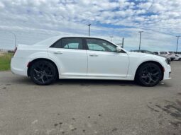 
										2022 Chrysler 300 Series S V6 full									