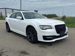 
										2022 Chrysler 300 Series S V6 full									