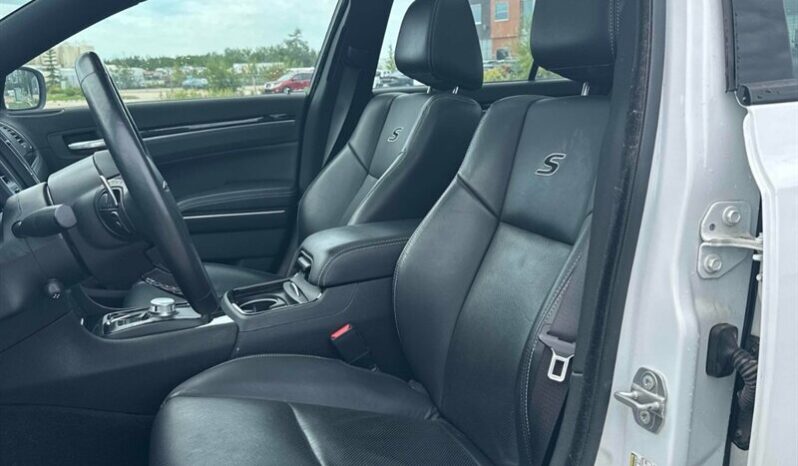 
								2022 Chrysler 300 Series S V6 full									