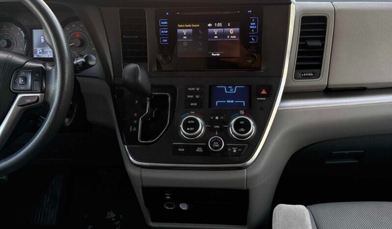 
								2017 Toyota Sienna L 7-Passenger full									