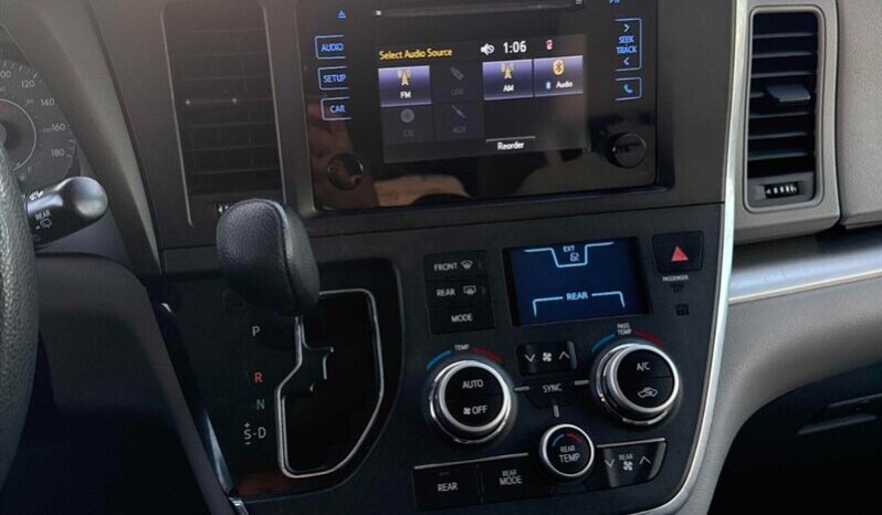 
								2017 Toyota Sienna L 7-Passenger full									