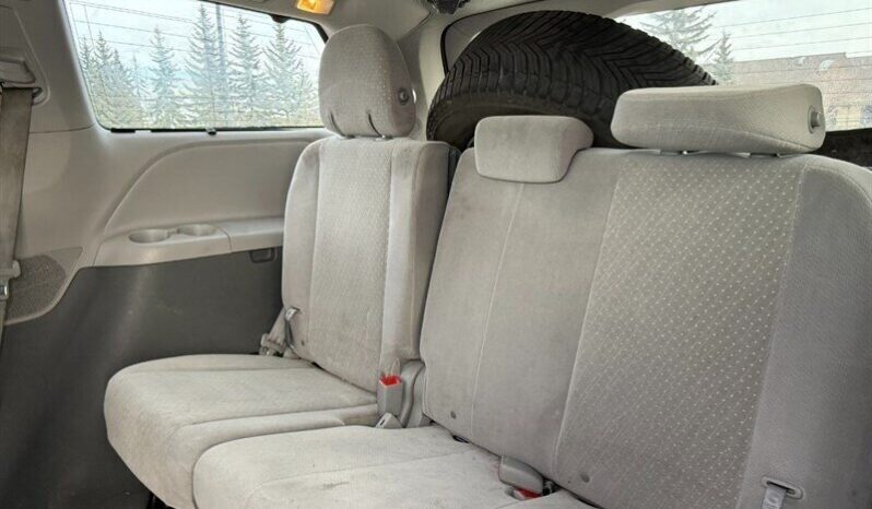 
								2019 Toyota Sienna LE 8-Passenger full									