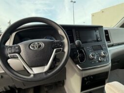 
										2019 Toyota Sienna LE 8-Passenger full									