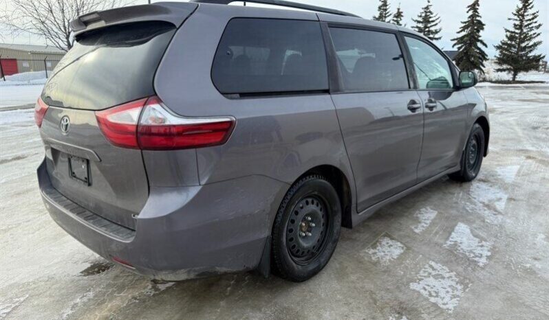 
								2019 Toyota Sienna LE 8-Passenger full									