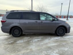 
										2019 Toyota Sienna LE 8-Passenger full									