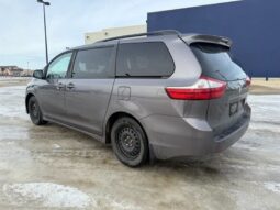 
										2019 Toyota Sienna LE 8-Passenger full									