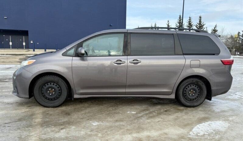 
								2019 Toyota Sienna LE 8-Passenger full									