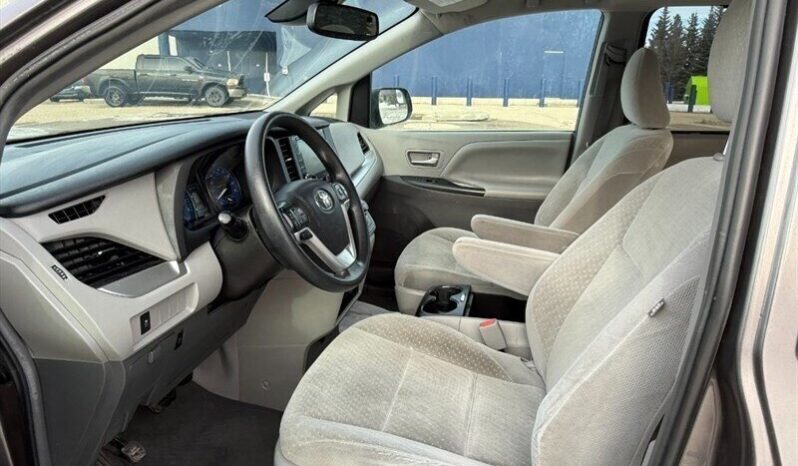 
								2019 Toyota Sienna LE 8-Passenger full									