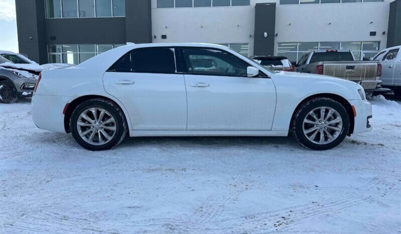 
								2021 Chrysler 300 Series S AWD full									